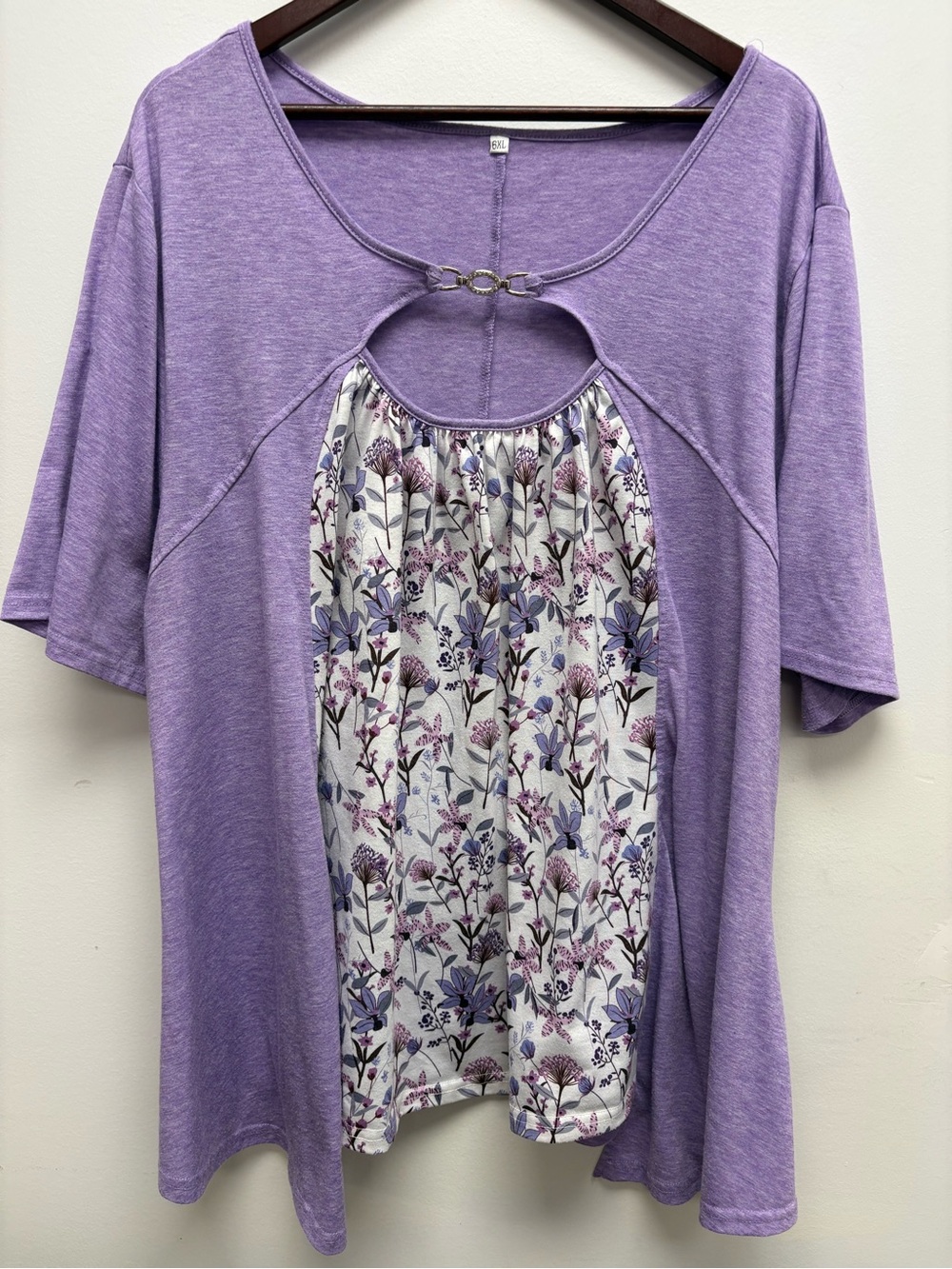 4 for $25 💜 Floral Cutout Accent Top – Size 6XL 💜